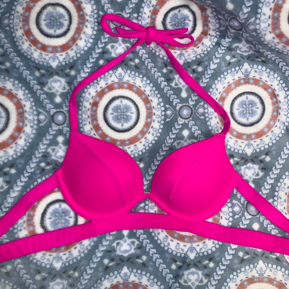 Victoria’s Secret bombshell bathing suit top